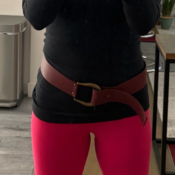 2006 GAP Hip Burgundy Leather Belt Brushed Brass Buckle Great Outfit Accent ♥️ main image 3